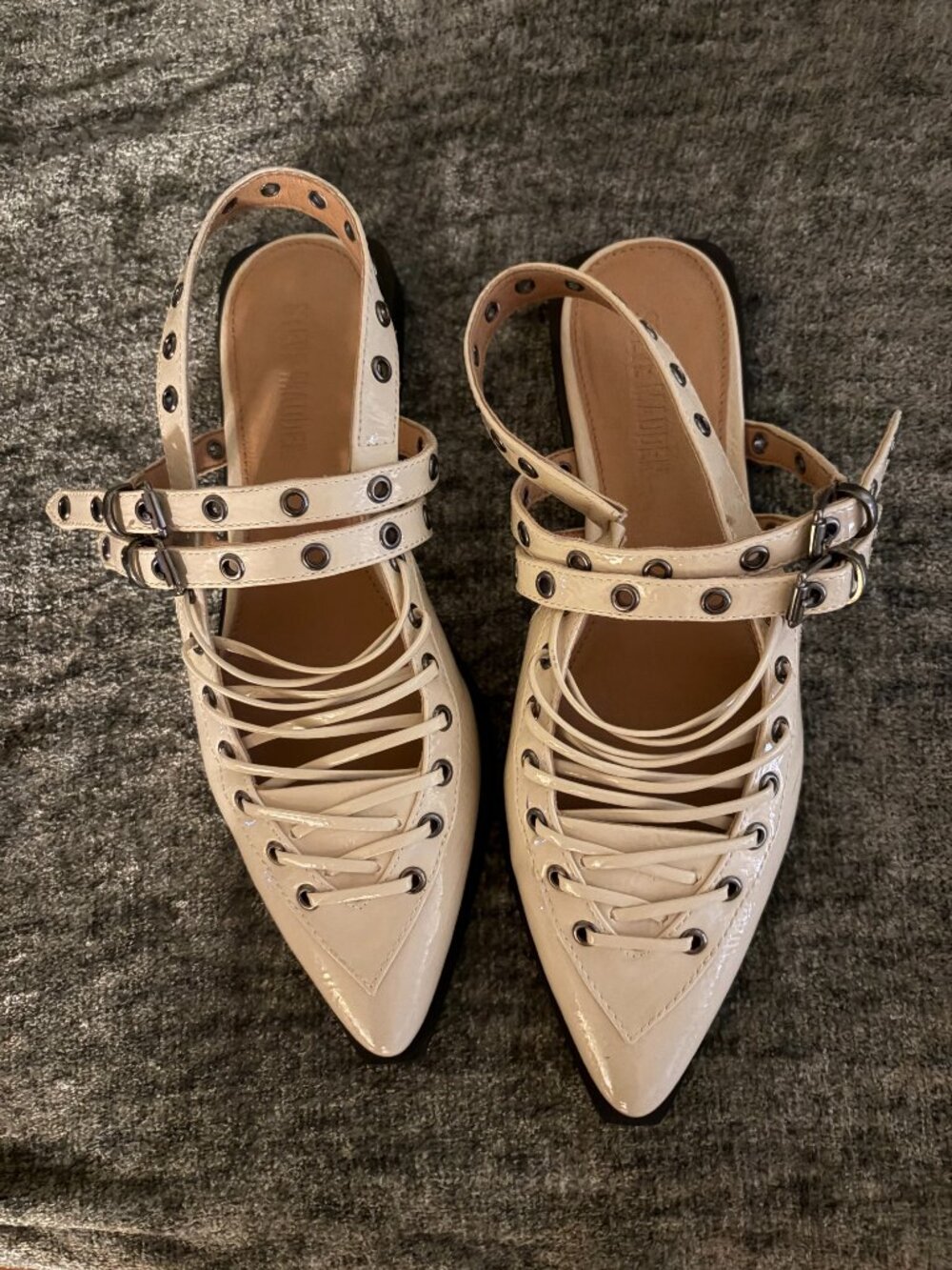 Sandals/ Flats - Picture 2 of 6